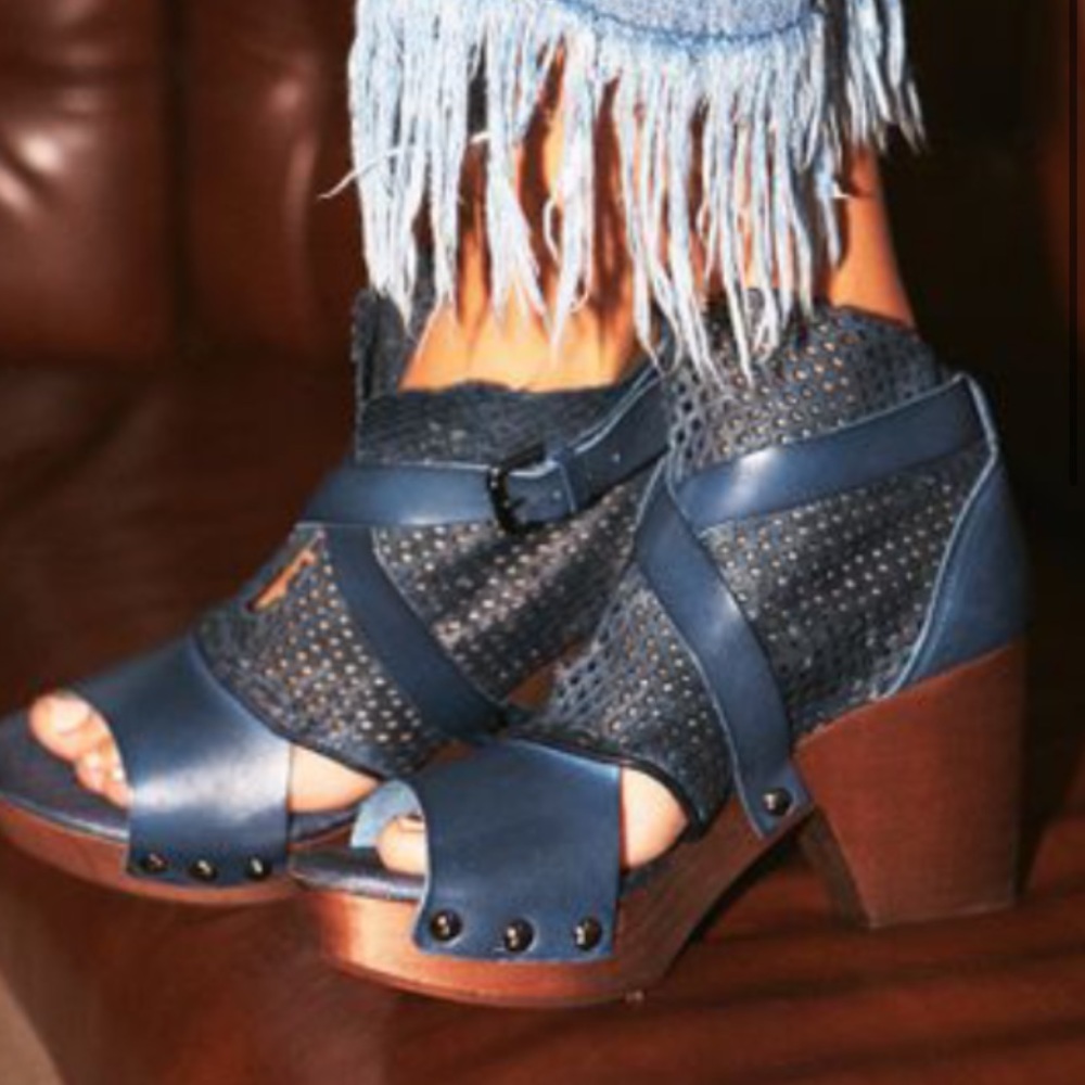 Free People Rendering Clogs heels sandals  in Denim Blue  size 38